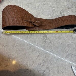 Rare Vintage Landes Brown Leather Crocodile Embossed Belt. Large. Like new!
